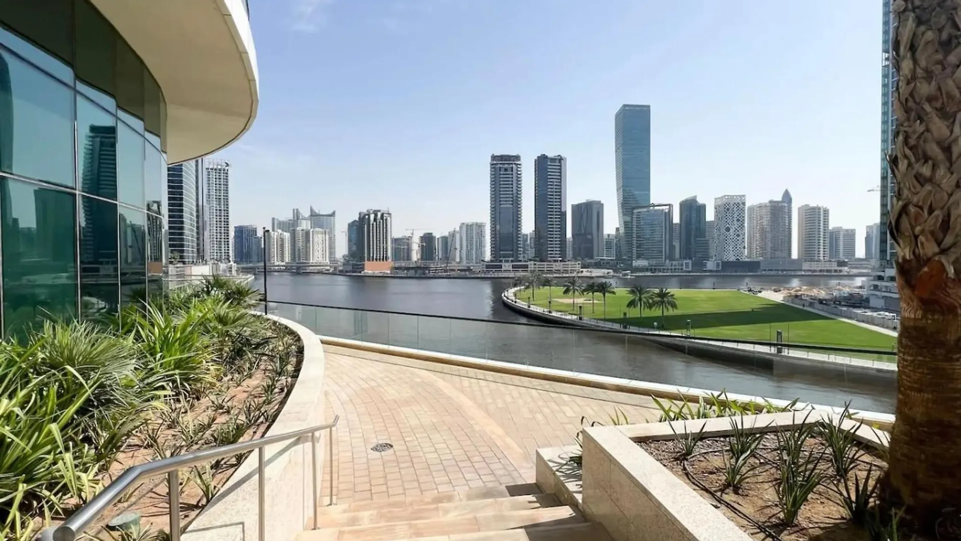 Bay'S Edge, Luxury Canal View 2Br In Business Bay Dubai 0*,